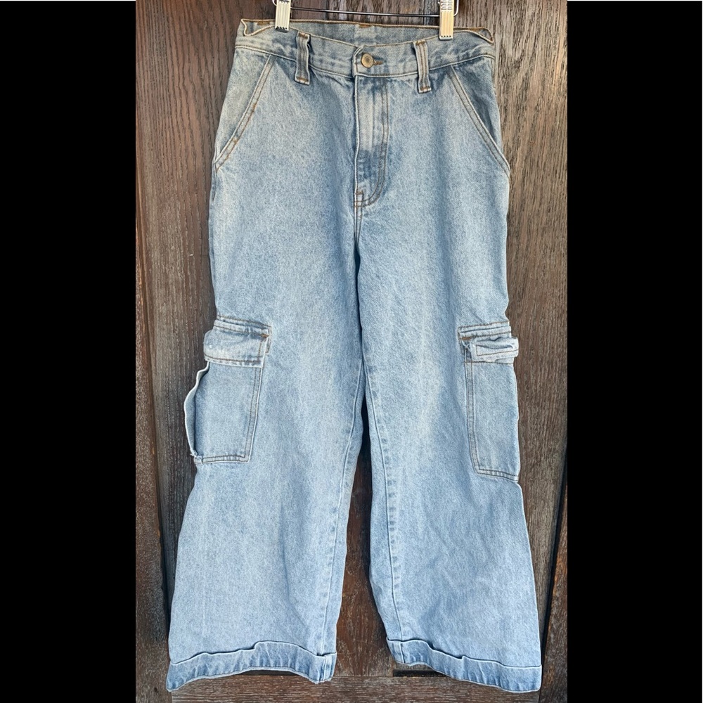 Brandy Melville Tatum light wash cargo jeans sz S